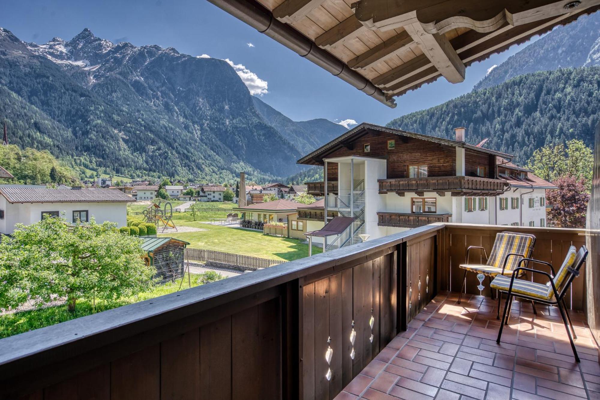 Hotel Jaegerhof Oetz Esterno foto